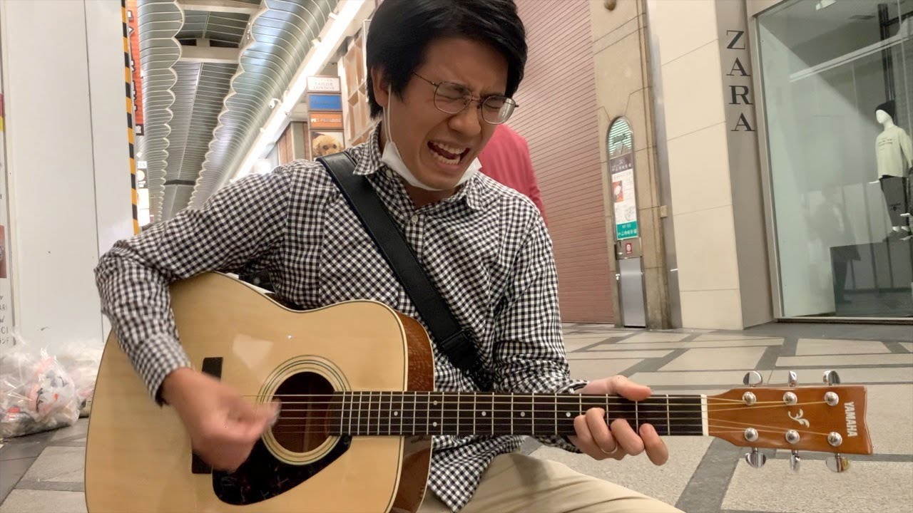 路上にギターを設置してみたら。。レベルが高すぎて。。