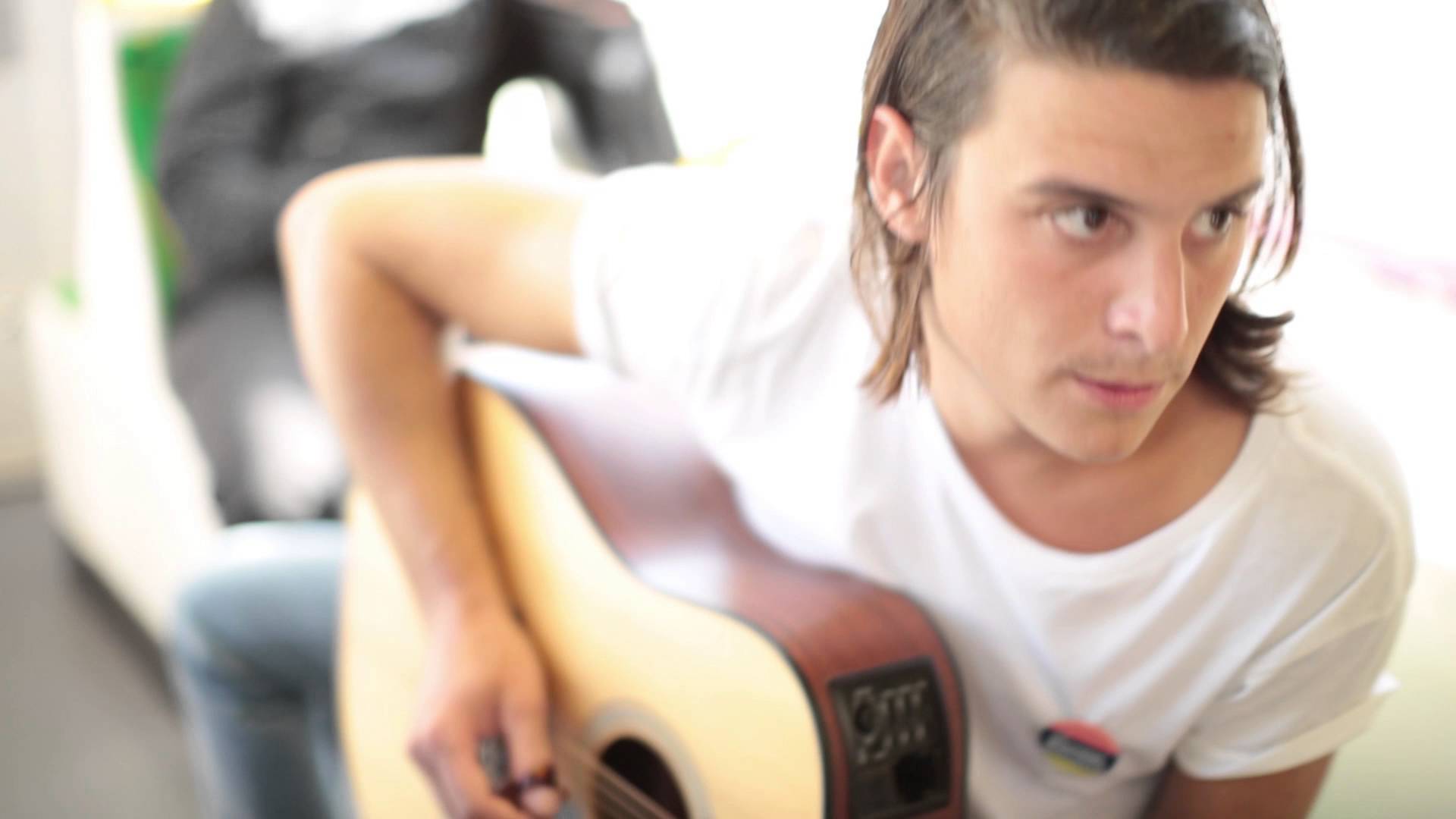 【Elliot Maginot】 Bell 路面電車で