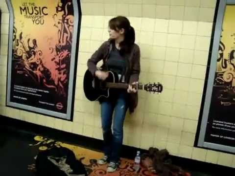 【海外】地下鉄で弾き語りライブ Sheryl Crow – All I Wanna Do